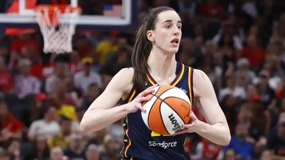WNBA : Caitlin Clark entre dans l’histoire avec 45 points et 10 passes décisives